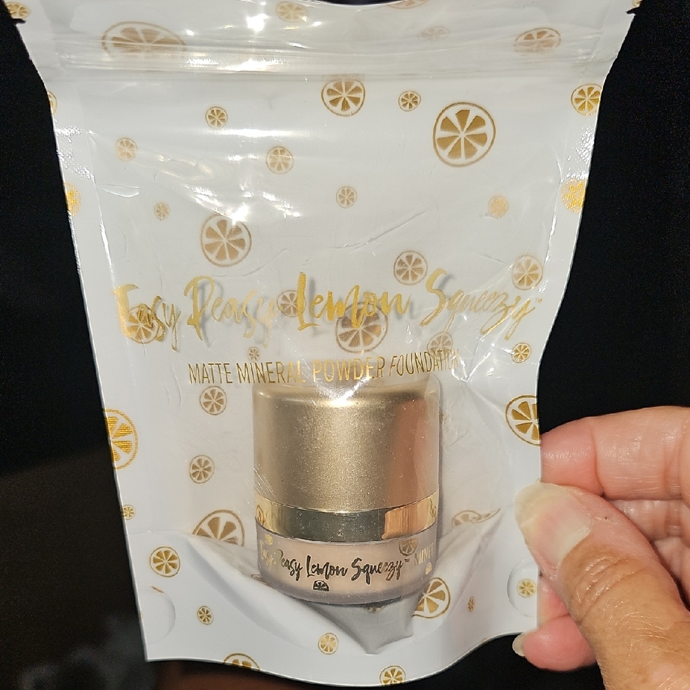 Belle Beauty Easy Peasy Lemon Squeezy Matte Mineral Powder Foundation - Light.